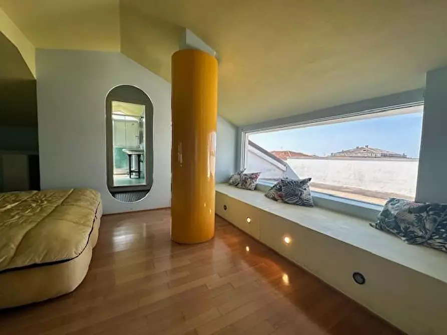 Immagine 34 di Mansarda in vendita  a Camaiore