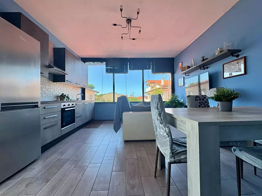 Immagine 4 di Appartamento in vendita  a Viareggio