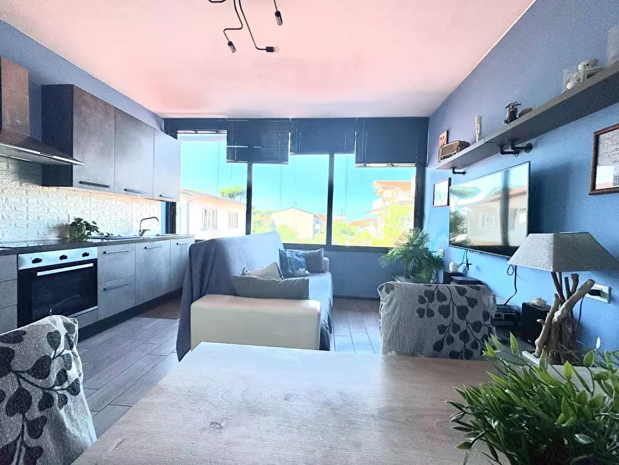 Immagine 6 di Appartamento in vendita  a Viareggio