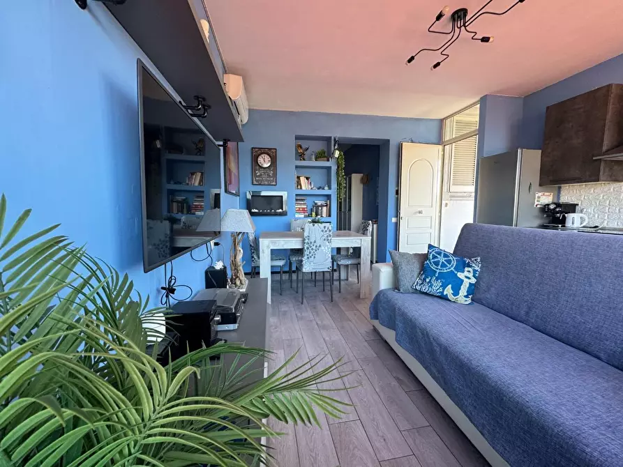 Immagine 60 di Appartamento in vendita  a Viareggio