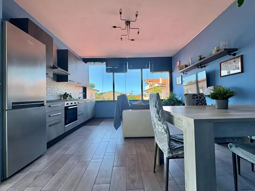 Immagine 68 di Appartamento in vendita  a Viareggio