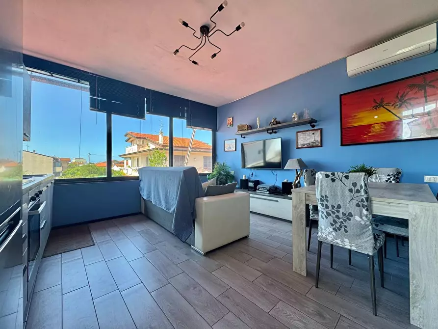 Immagine 69 di Appartamento in vendita  a Viareggio