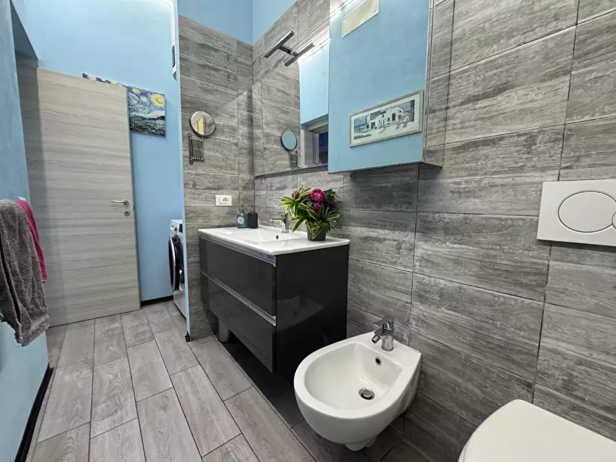 Immagine 11 di Appartamento in vendita  a Viareggio