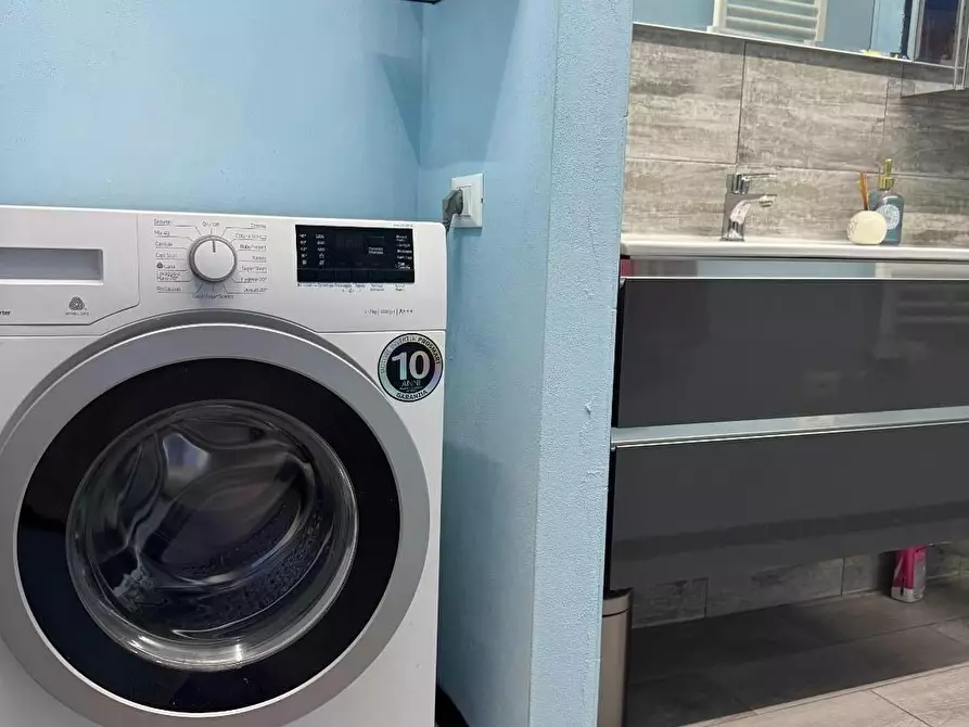 Immagine 10 di Appartamento in vendita  a Viareggio