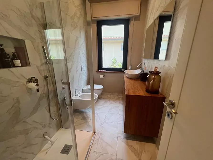 Immagine 17 di Appartamento in vendita  a Camaiore