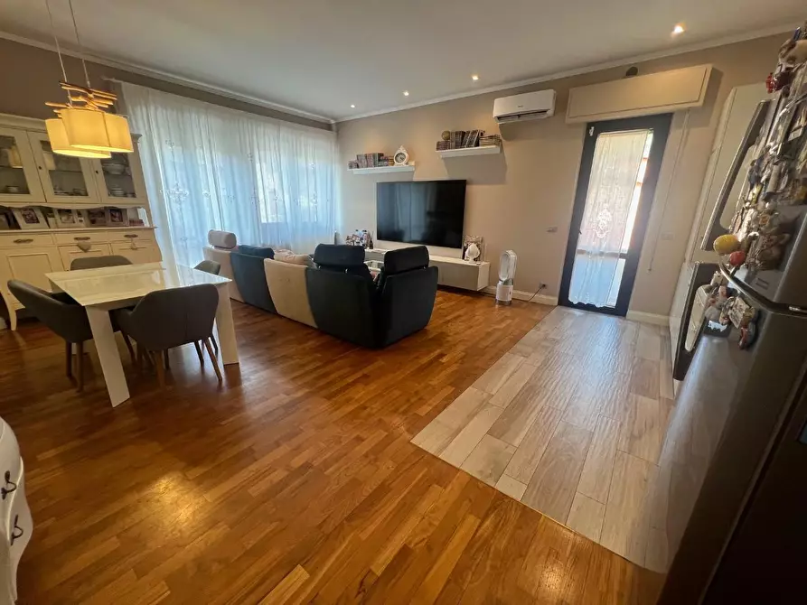 Immagine 3 di Appartamento in vendita  a Camaiore