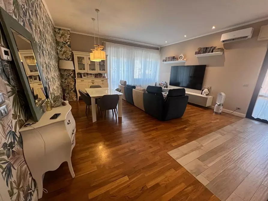 Immagine 2 di Appartamento in vendita  a Camaiore