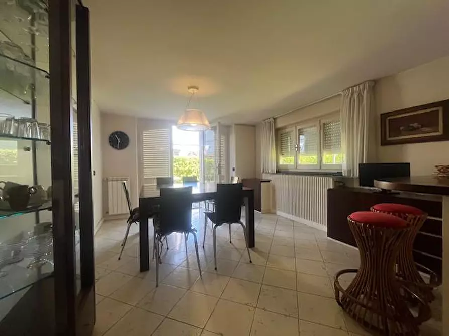 Immagine 53 di Villa in vendita  a Camaiore