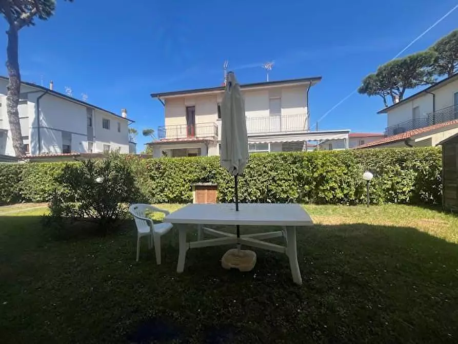 Immagine 56 di Villa in vendita  a Camaiore