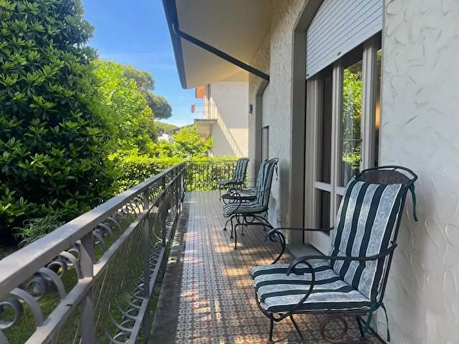 Immagine 26 di Villa in vendita  a Camaiore