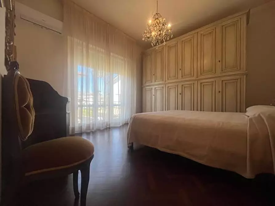 Immagine 13 di Villa in vendita  a Camaiore