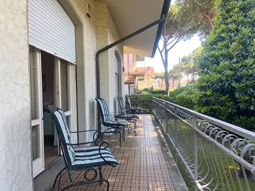 Immagine 23 di Villa in vendita  a Camaiore