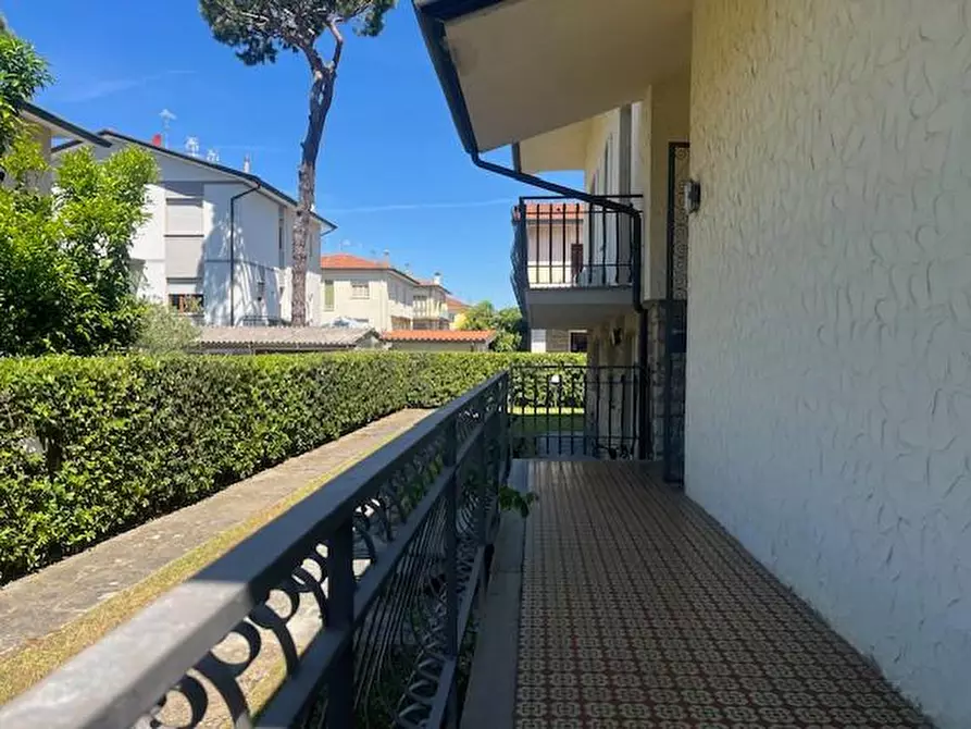 Immagine 24 di Villa in vendita  a Camaiore