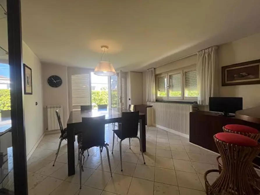 Immagine 31 di Villa in vendita  a Camaiore