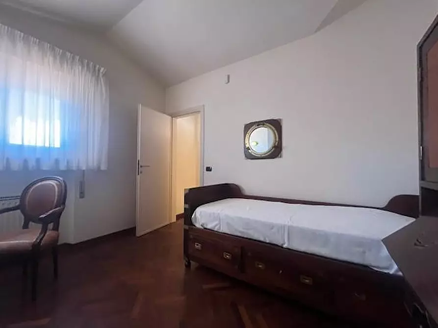 Immagine 5 di Villa in vendita  a Camaiore