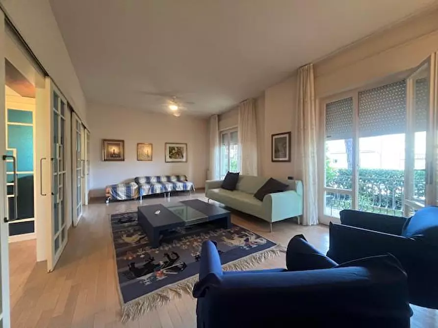 Immagine 37 di Villa in vendita  a Camaiore