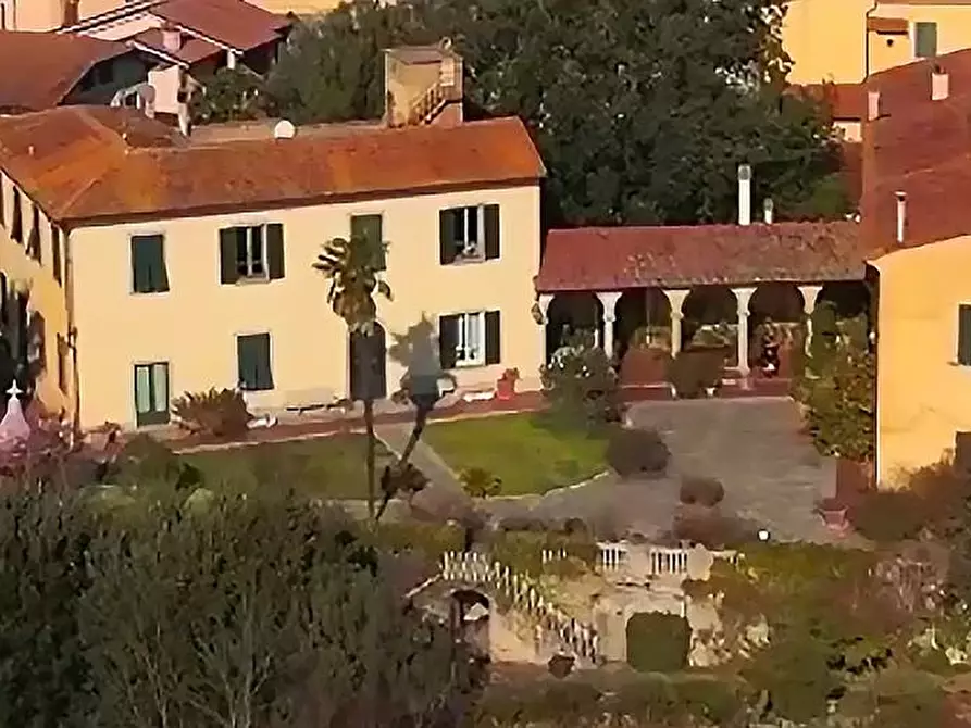 Immagine 17 di Villa in vendita  a Santa Maria A Monte