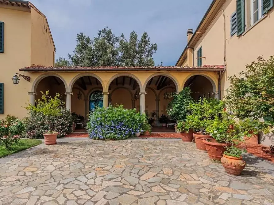 Immagine 19 di Villa in vendita  a Santa Maria A Monte