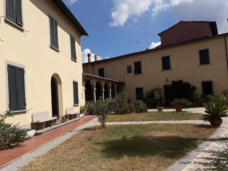 Immagine 3 di Villa in vendita  a Santa Maria A Monte