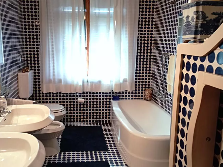 Immagine 9 di Villa in vendita  a Santa Maria A Monte