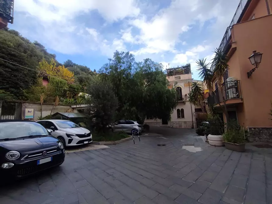 Immagine 3 di Appartamento in vendita  a Giardini-Naxos