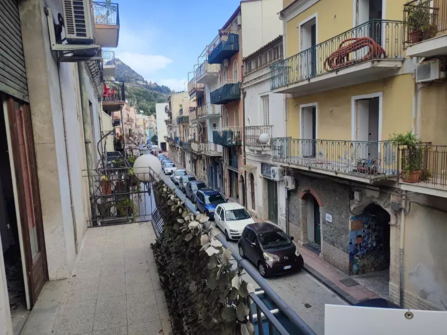 Immagine 6 di Appartamento in vendita  a Giardini-Naxos