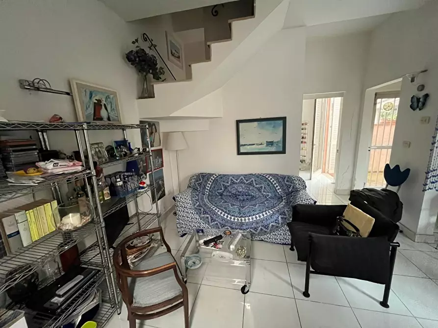 Immagine 3 di Porzione di casa in vendita  a Viareggio