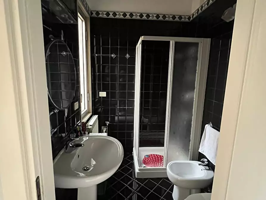 Immagine 6 di Porzione di casa in vendita  a Viareggio