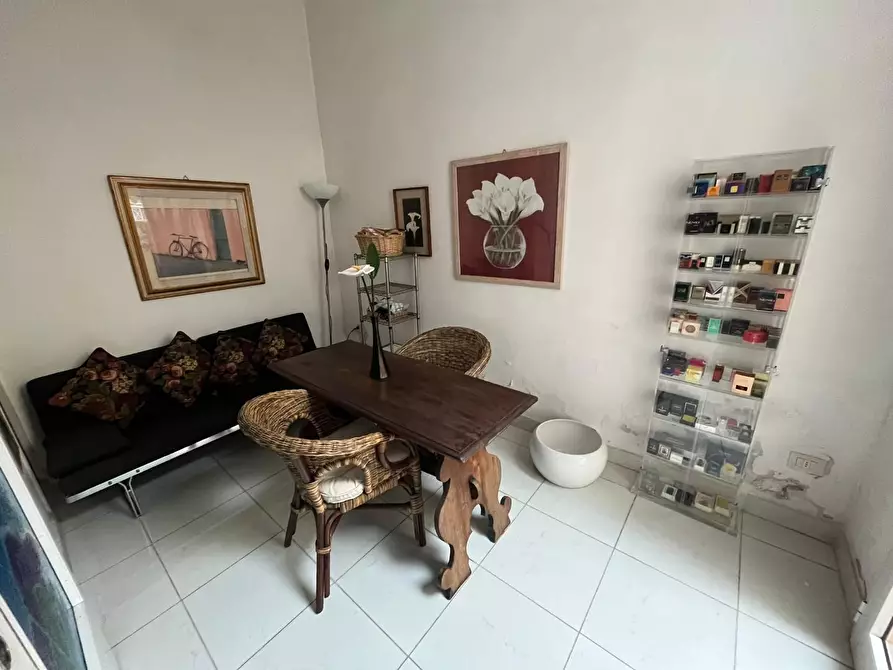 Immagine 1 di Porzione di casa in vendita  a Viareggio