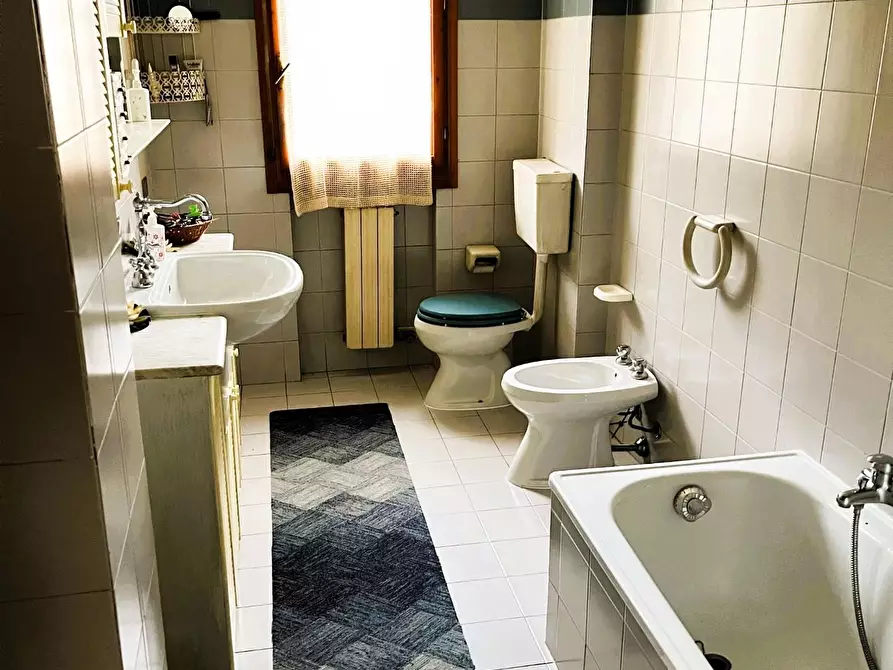 Immagine 14 di Appartamento in vendita  a Massa