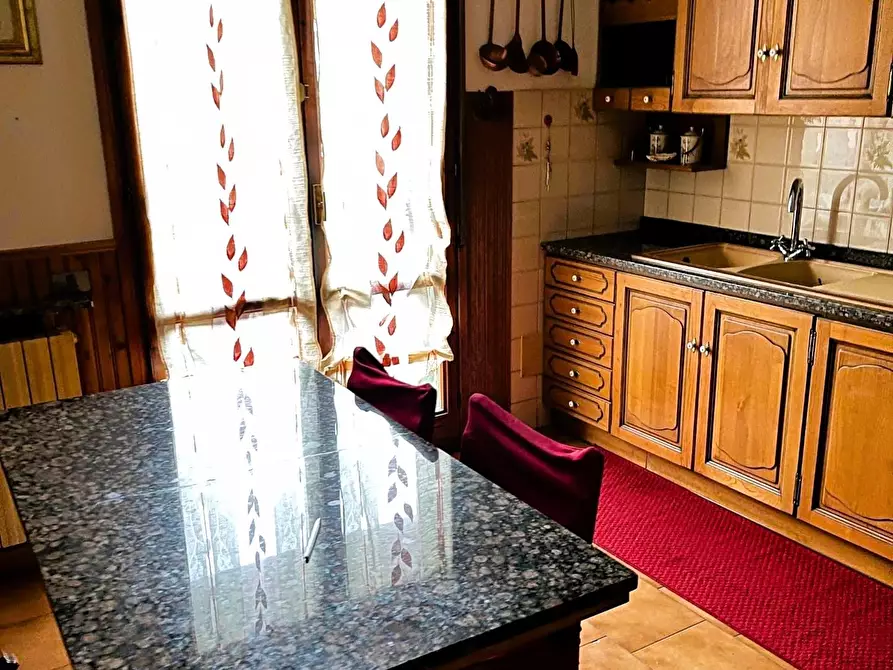 Immagine 5 di Appartamento in vendita  a Massa