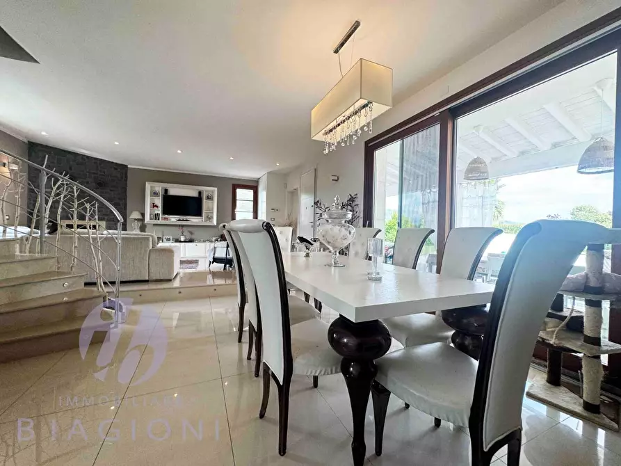 Immagine 13 di Villa in vendita  a Camaiore