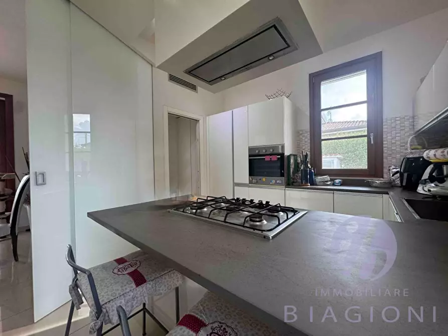Immagine 18 di Villa in vendita  a Camaiore