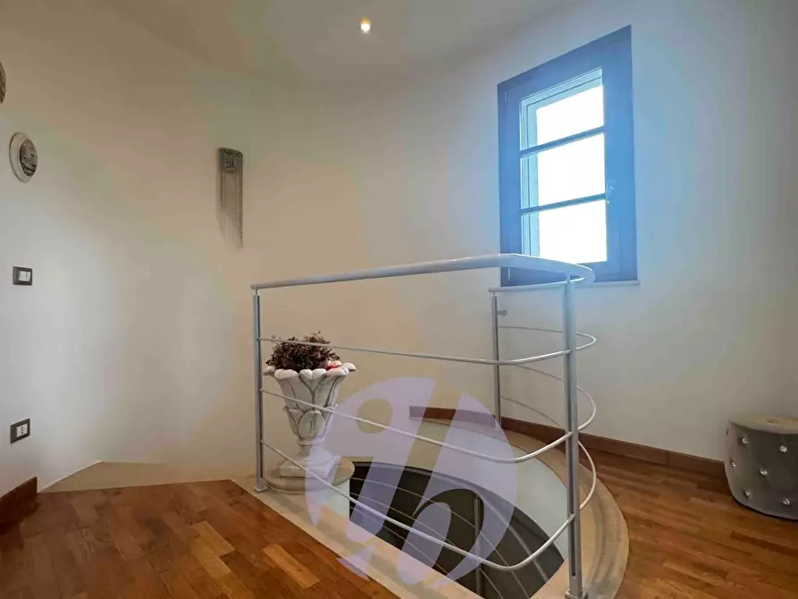 Immagine 40 di Villa in vendita  a Camaiore