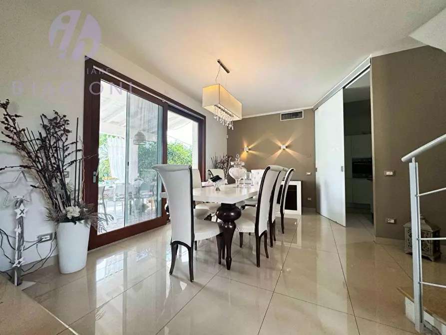 Immagine 12 di Villa in vendita  a Camaiore