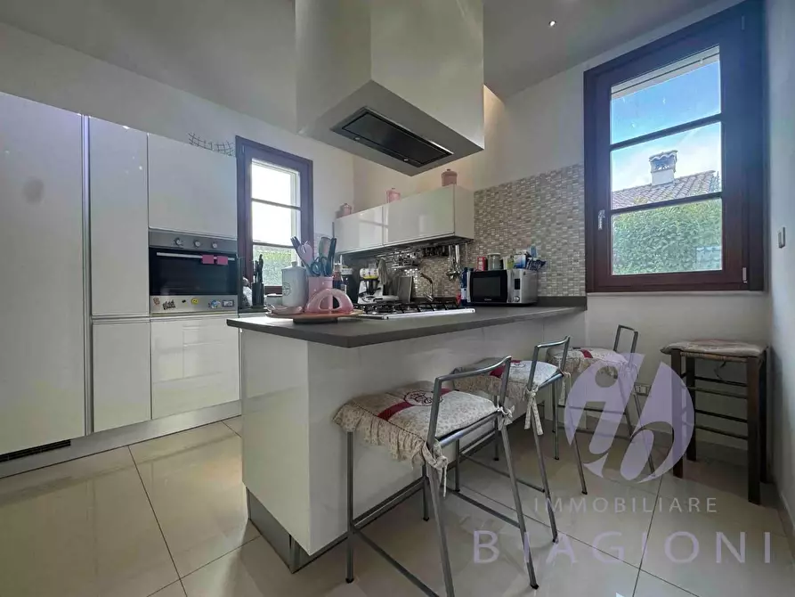 Immagine 17 di Villa in vendita  a Camaiore
