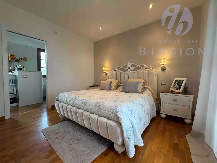 Immagine 46 di Villa in vendita  a Camaiore