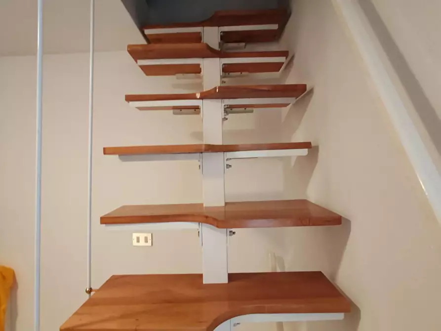 Immagine 9 di Casa semindipendente in vendita  a Massa