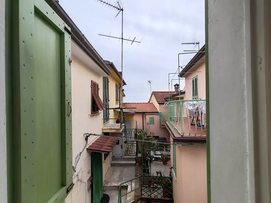 Immagine 11 di Casa semindipendente in vendita  a Massa