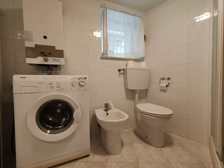 Immagine 5 di Casa semindipendente in vendita  a Massa