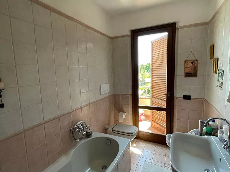 Immagine 8 di Appartamento in vendita  a Massa