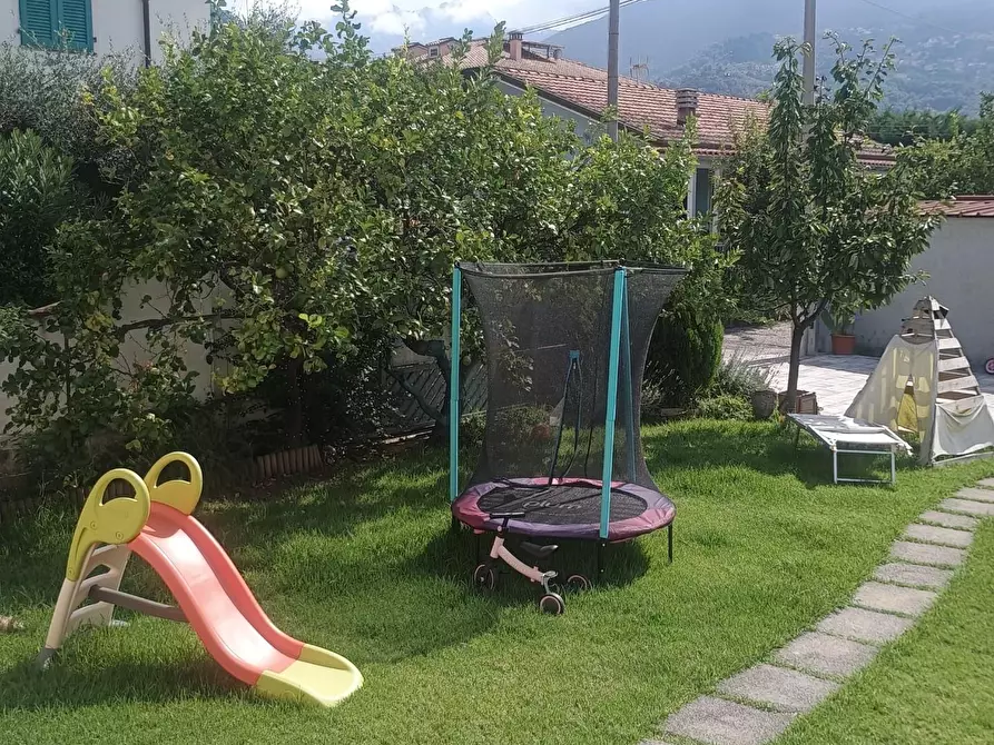 Immagine 2 di Casa semindipendente in vendita  a Massa