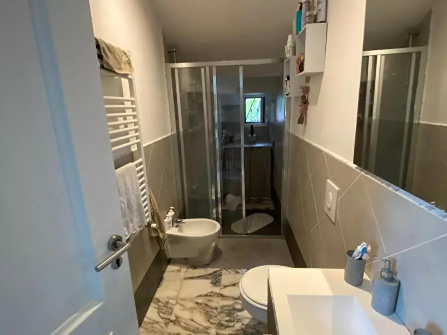 Immagine 9 di Casa semindipendente in vendita  a Massa