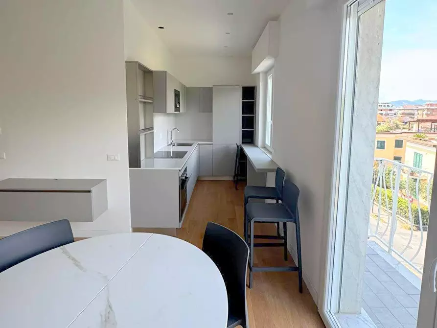 Immagine 3 di Appartamento in vendita  a Massa