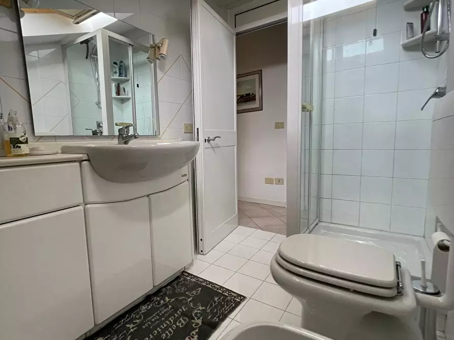 Immagine 20 di Appartamento in vendita  a Montignoso