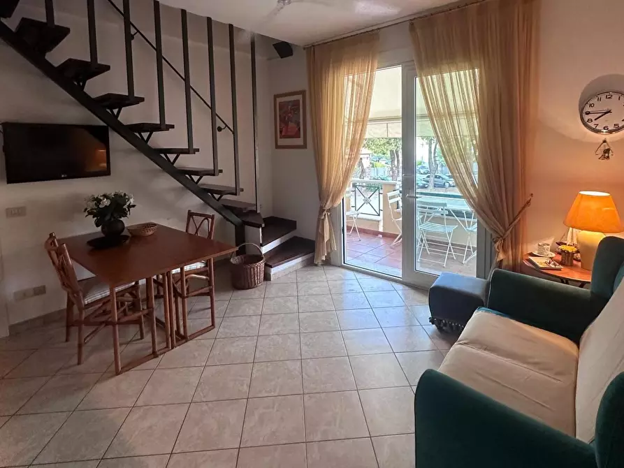 Immagine 2 di Appartamento in vendita  a Montignoso