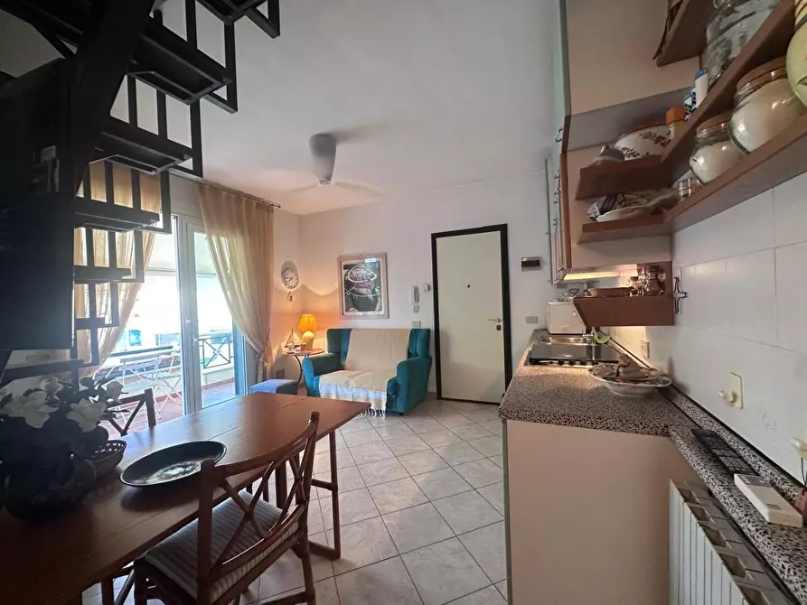 Immagine 5 di Appartamento in vendita  a Montignoso