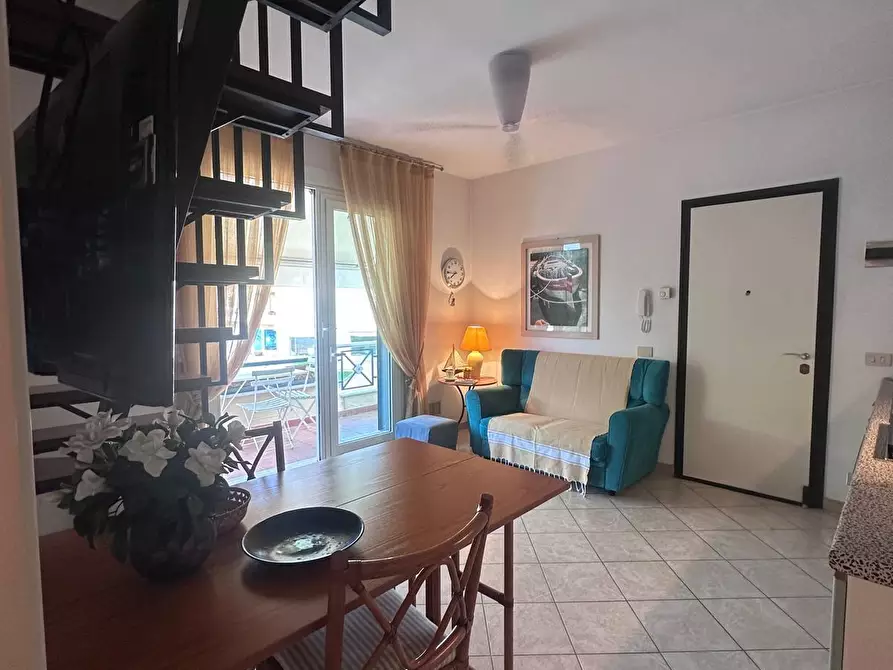 Immagine 4 di Appartamento in vendita  a Montignoso