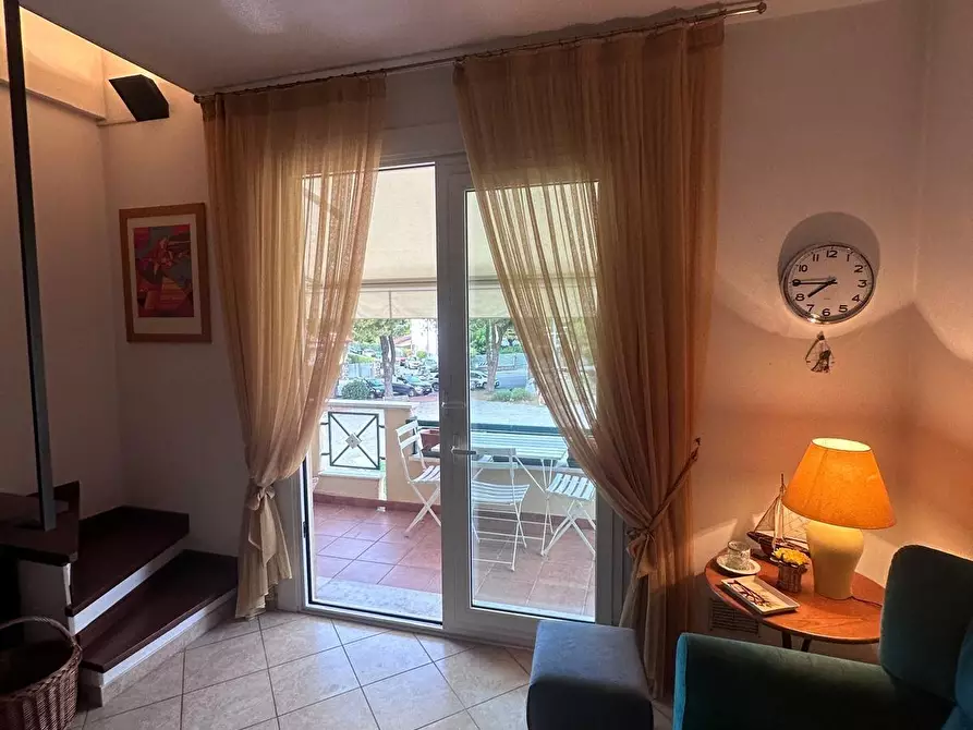 Immagine 3 di Appartamento in vendita  a Montignoso