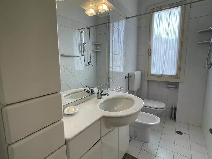 Immagine 9 di Appartamento in vendita  a Montignoso